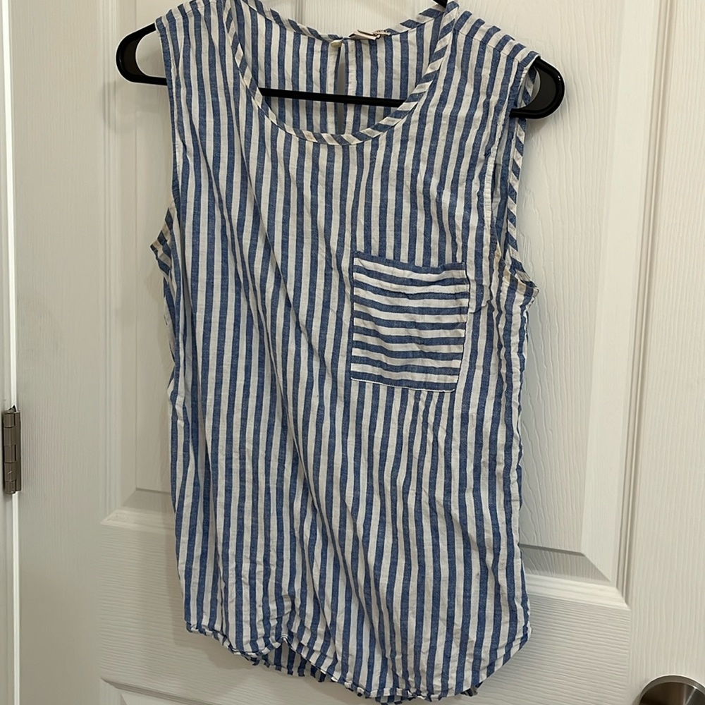 Linen shell tank from J.Crew! Perf for spring/summer or paired with a cardigan